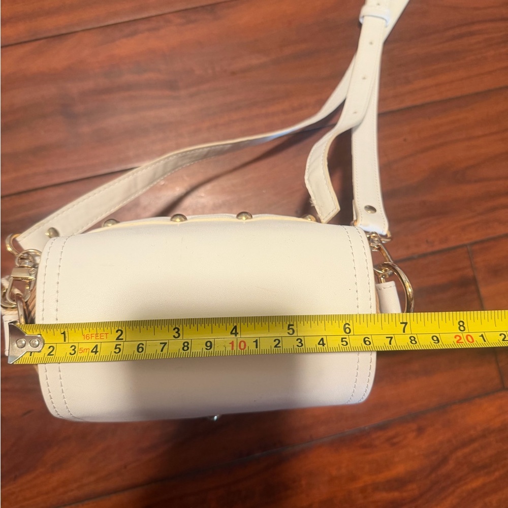 Tommy Bahama Natural Woven Rattan Crossbody with White Flap - Picture 10 of 12